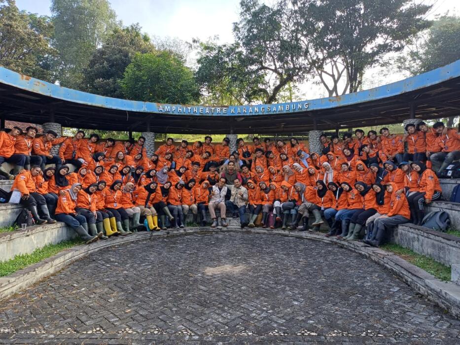 Foto bersama Kuliah Lapangan Karangsambung 2025